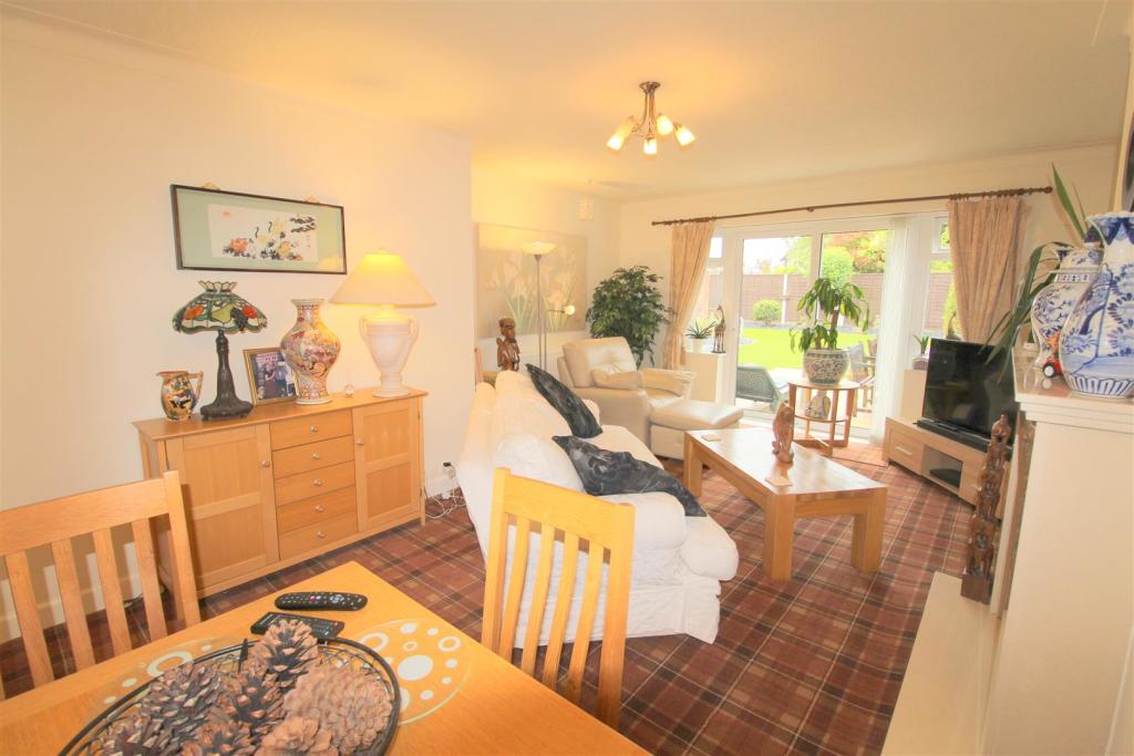 Lounge / Dining Room