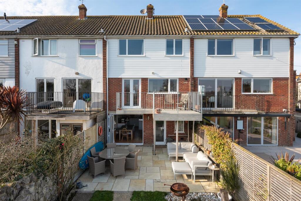 Island Wall, Whitstable