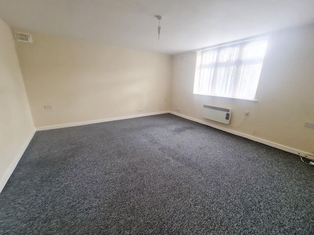 1-Bed's Lounge