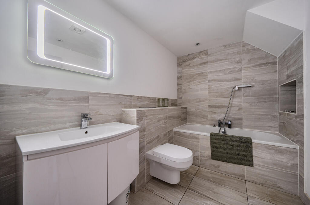 1360772-5-68da511...