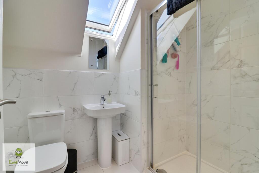 ensuite Harrier Way EweMove Cannock