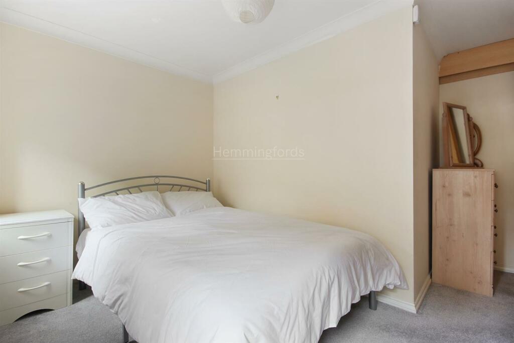 07-c2f977446 - AM - 56 Leeds Court, 201 St. John S
