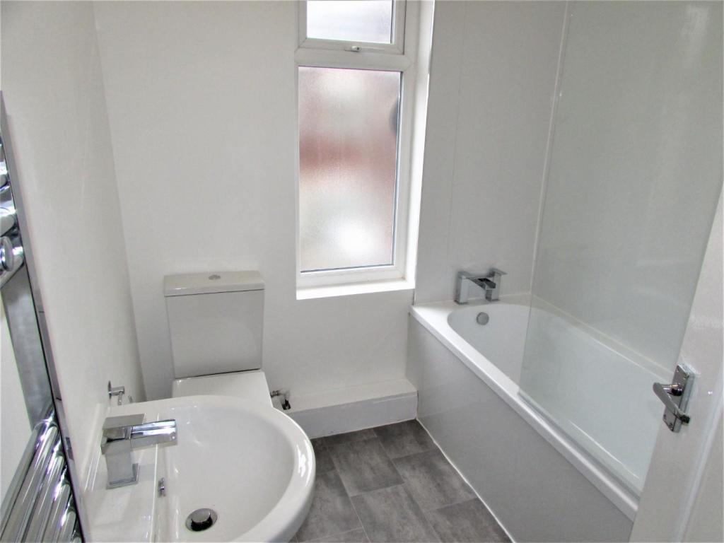 ClaytonSt29bath.JPG