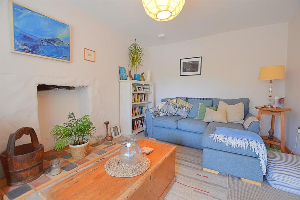 Living Room.jpg