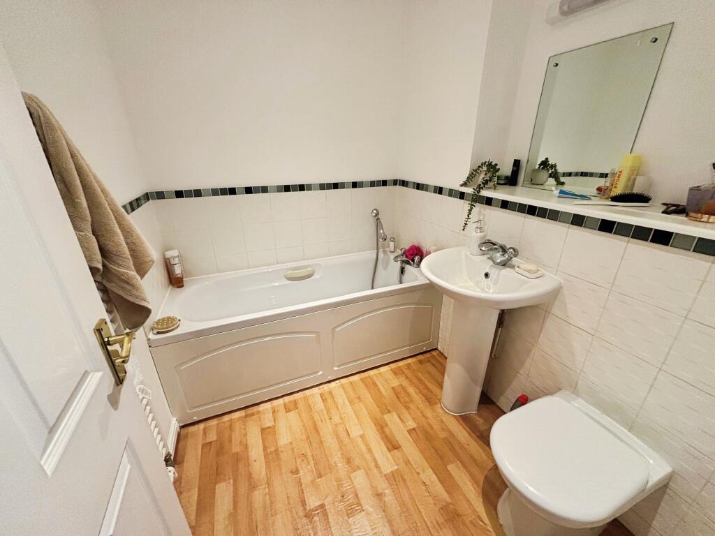 97ea85dbbathroom