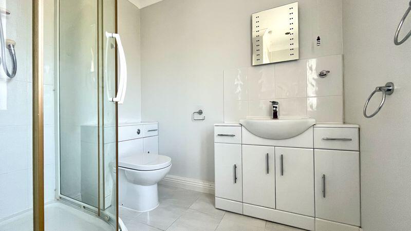 En-Suite to Bedroom 1