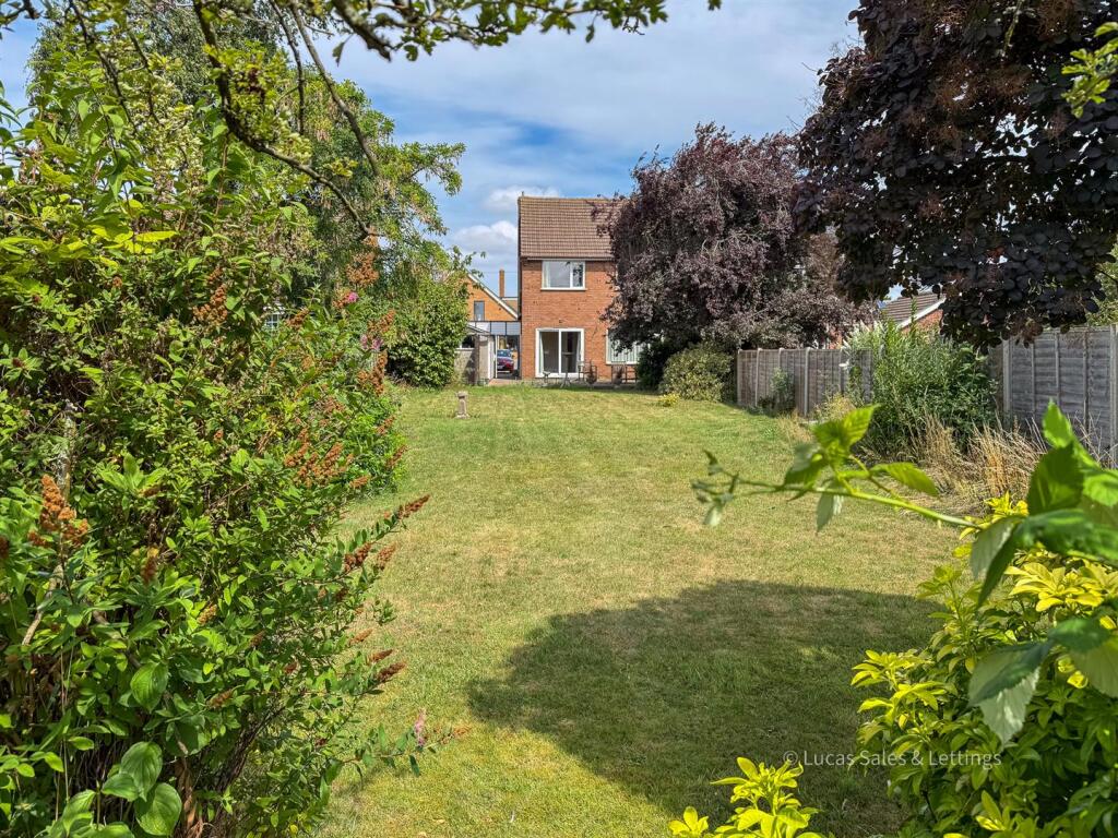 14 Westhill Cl Kettering-14.jpg