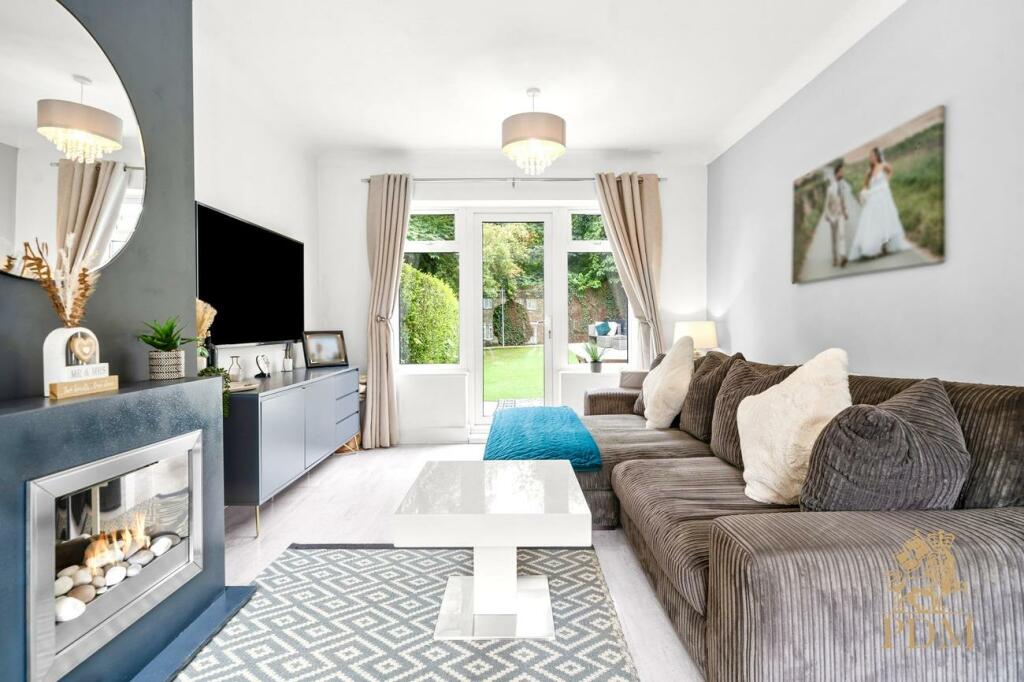32 Fernwood Crescent Wollaton Nottingham NG8 2GF