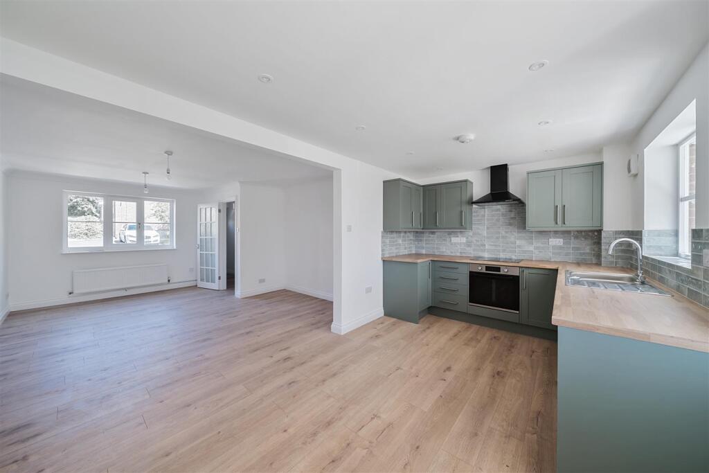 Kitchen/diner to sitting room