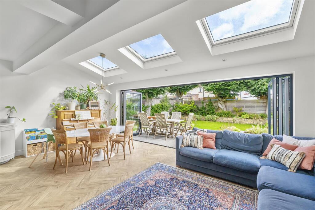 Luxurious Living &amp; Dining Kitchen