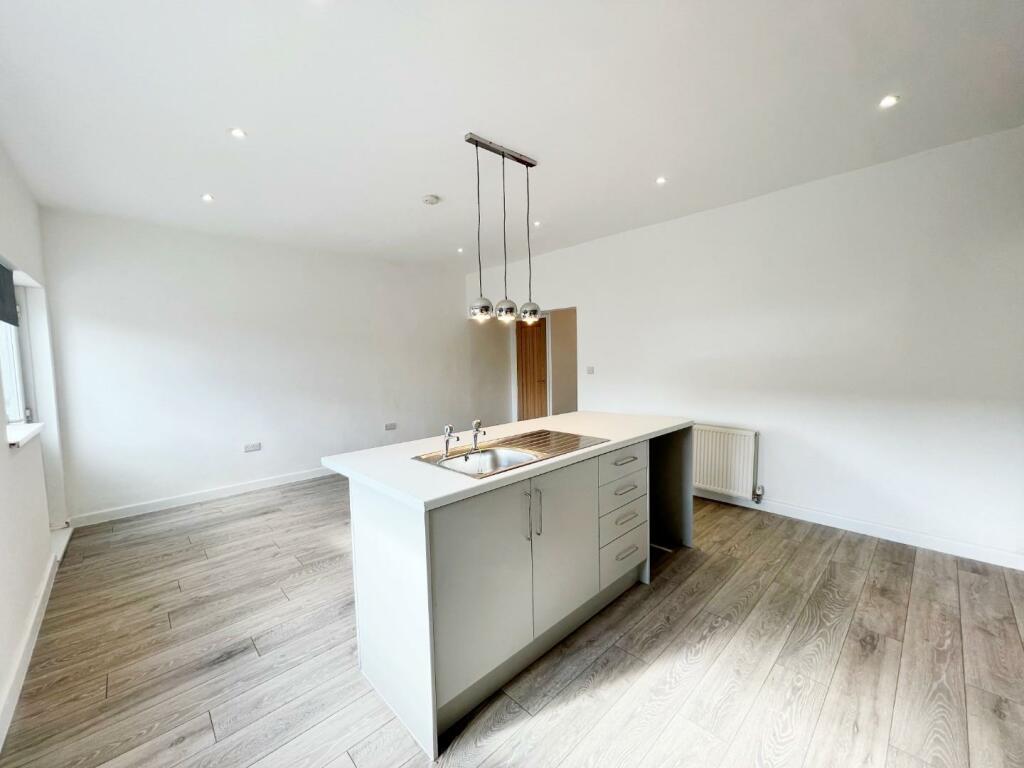 Kitchen Diner pic 3.jpg