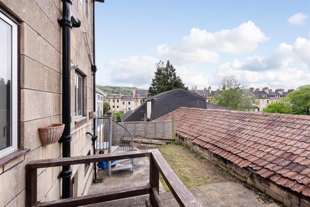 64 Upper East Hayes, Bath BA1 6LR-2.jpg