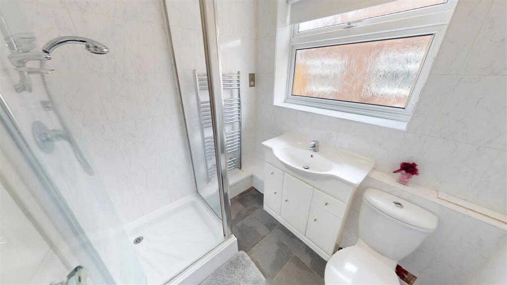 Oaktree - Bathroom.jpg