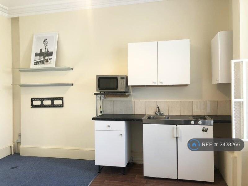 Studio 2 Kitchenette