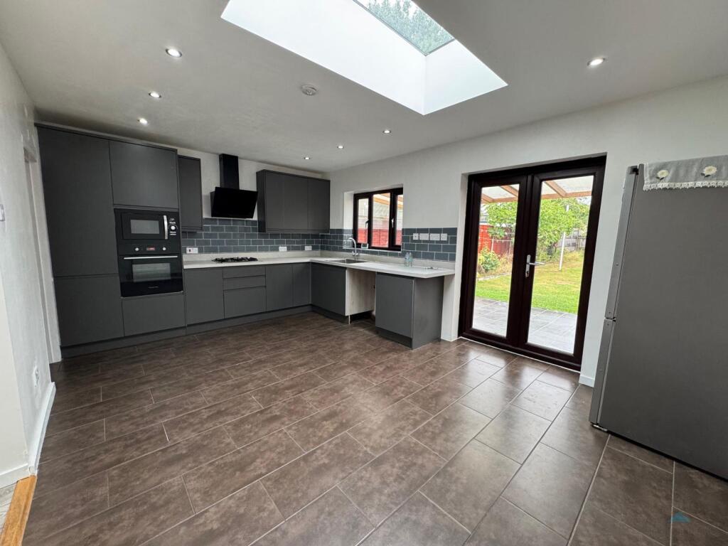 Large 6 / 7 Bedroom House