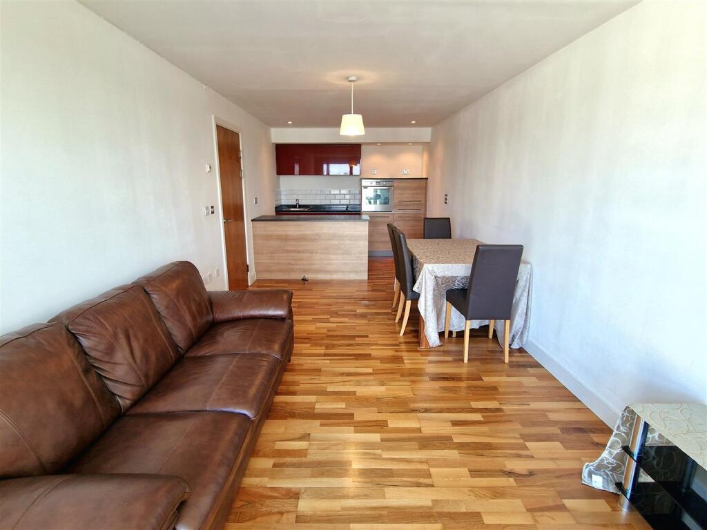 Lounge/Kitchen