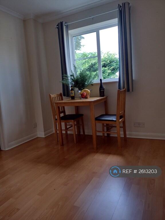 Living/Dining Room, a Cosy And Inviting.