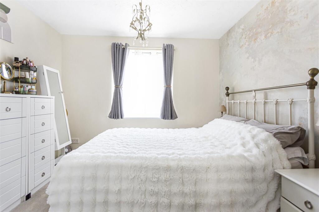 Master Bedroom Langridge Mews.JPG