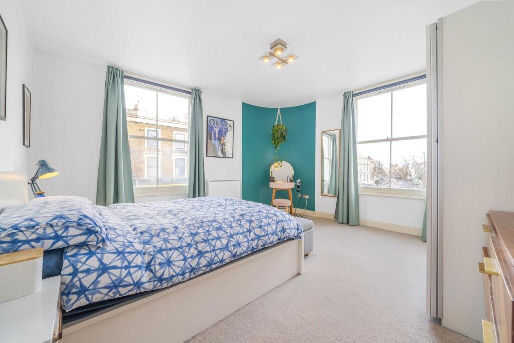 Bedroom 1 (3).jpg