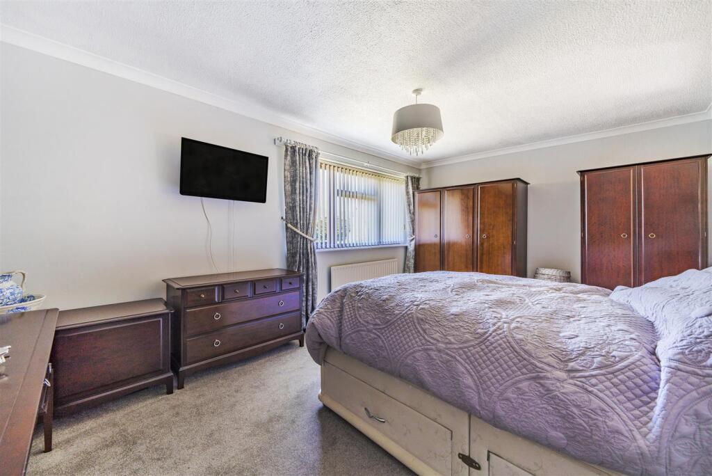 8 Dove Close, Towcester