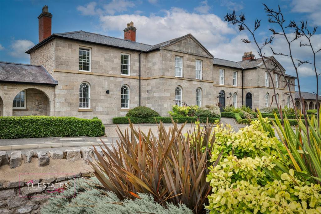 5 ffordd brenig building front main .jpg