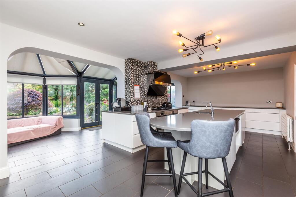 The Chimneys Park Street Worksop S80 1HH-25.jpg