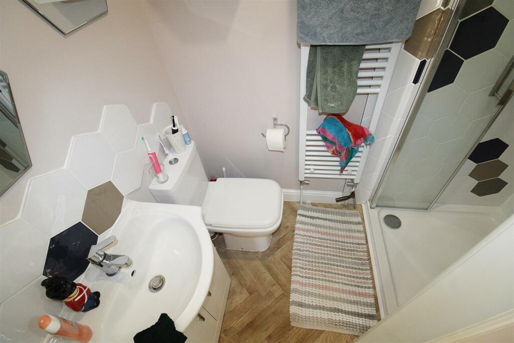 Bedroom 1 En-Suite Shower