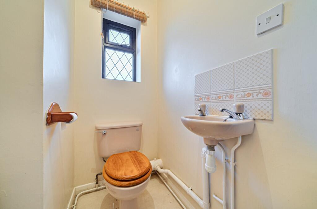 1393218-17-69405a90ea73b-ARW-1