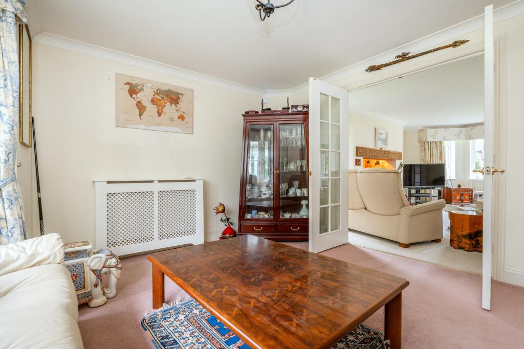 Sitting room/ Dining Room