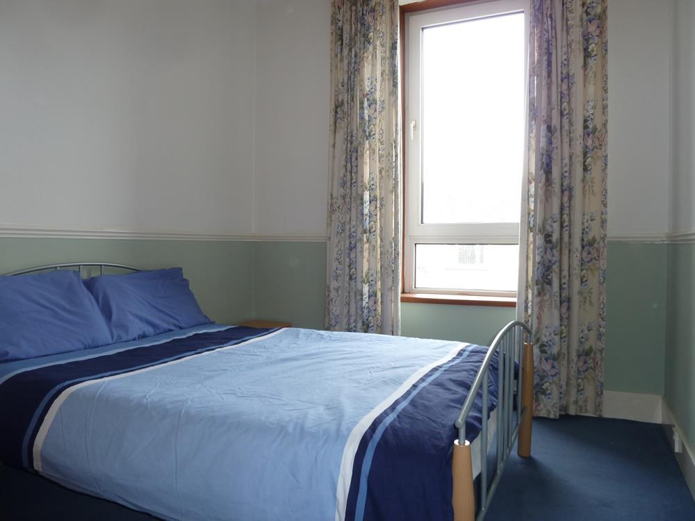 57 Bedford Place, 1st Right - Bedroom