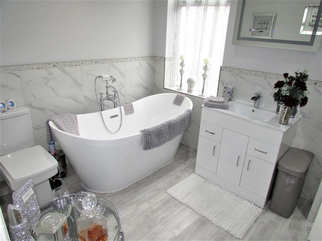 RupertSt14bath.JPG