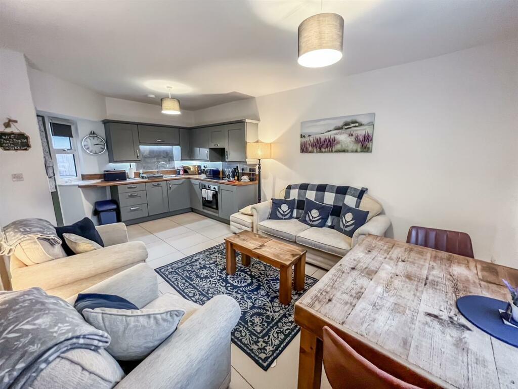 Open Plan Living Room &amp; Kitchen