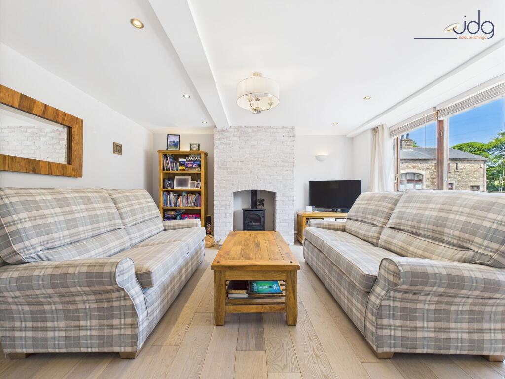 Cosy Lounge with Gas stove and large front window