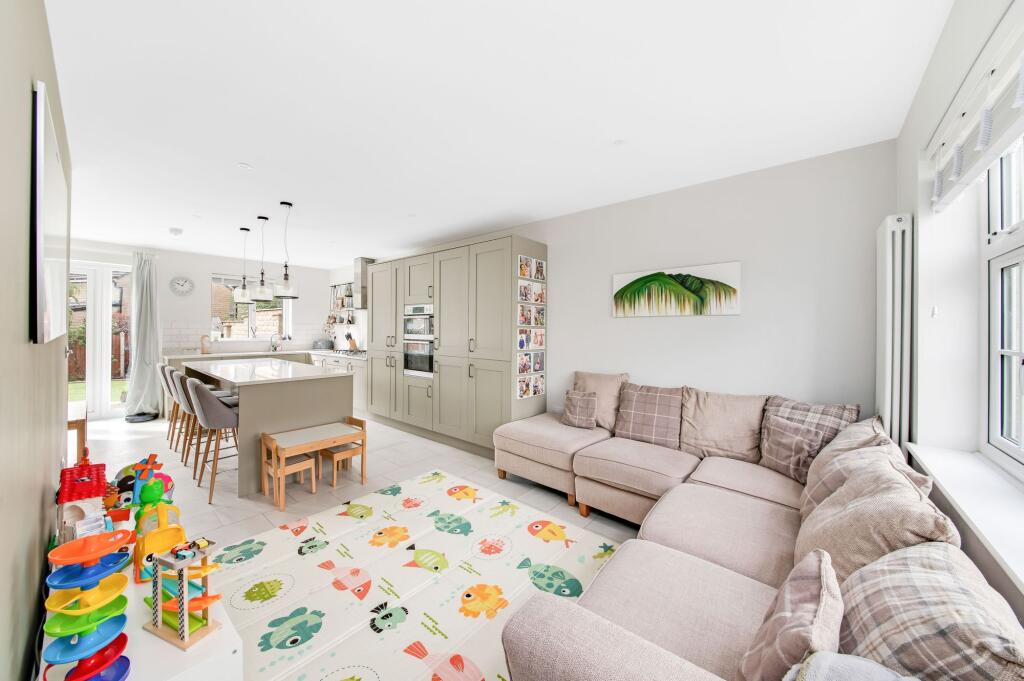 OPEN-PLAN LIVING DINING KITCHEN