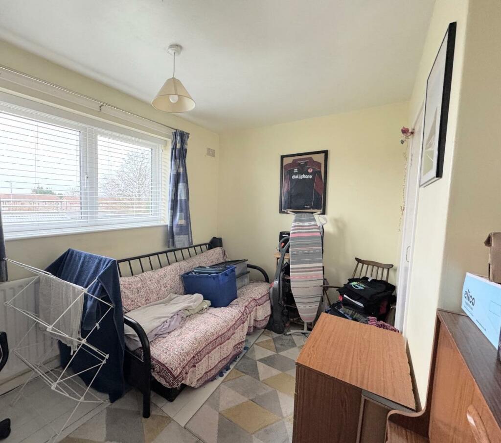 Bedroom 2 ( rear)