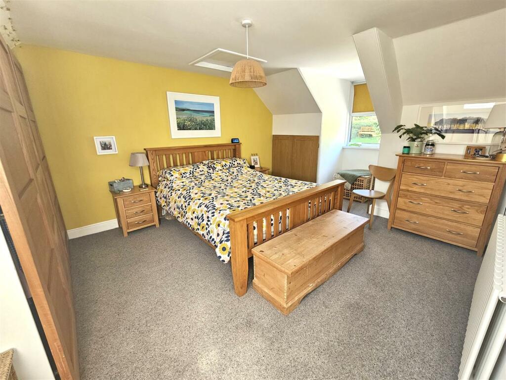 Bedroom 1.jpg