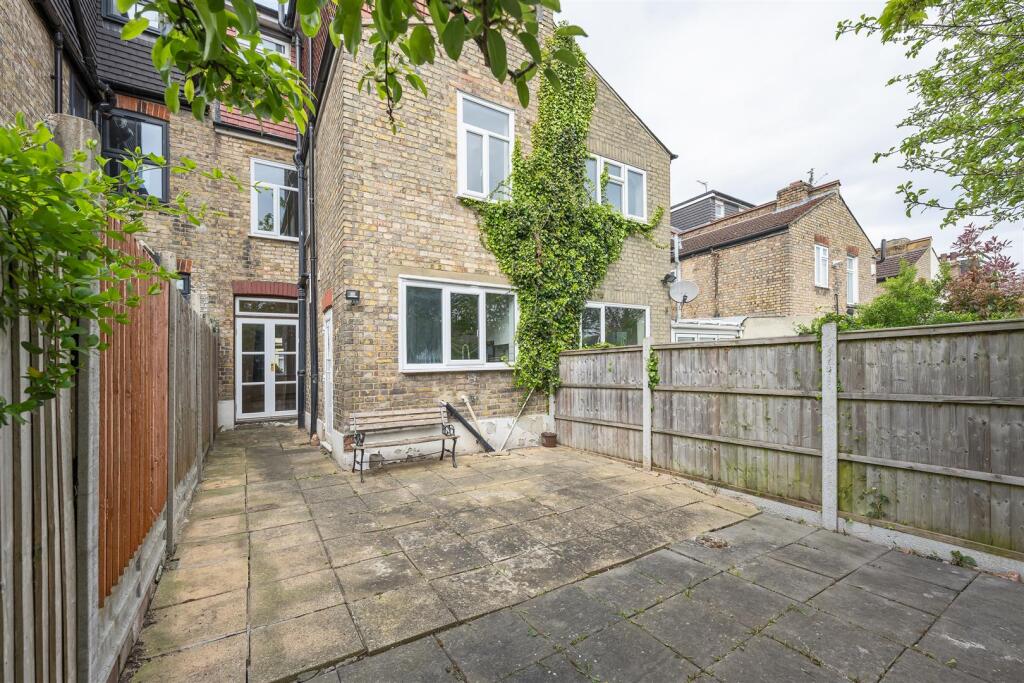 Lyndhurst Road, E4