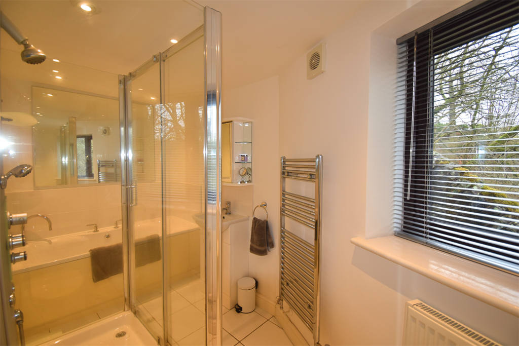 En-Suite Bathroom