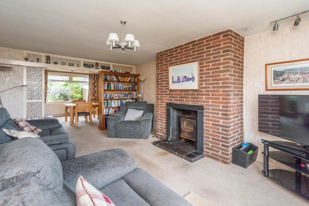 KITCHEN DINNER AND LOUNGE