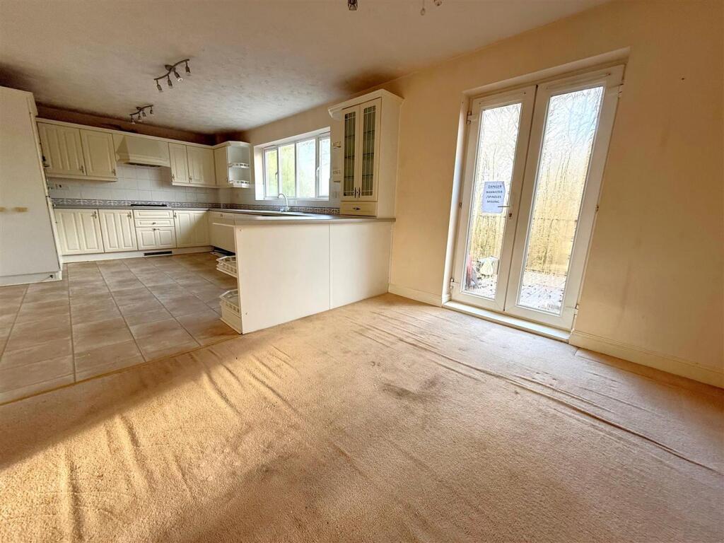 kitchen dining room.jpg