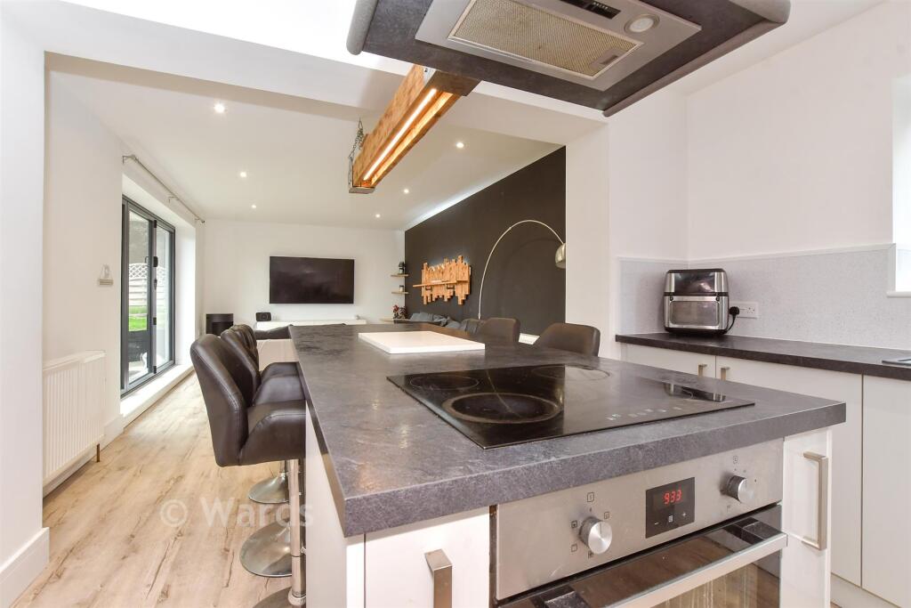 Lounge/ Diner/ Kitchen