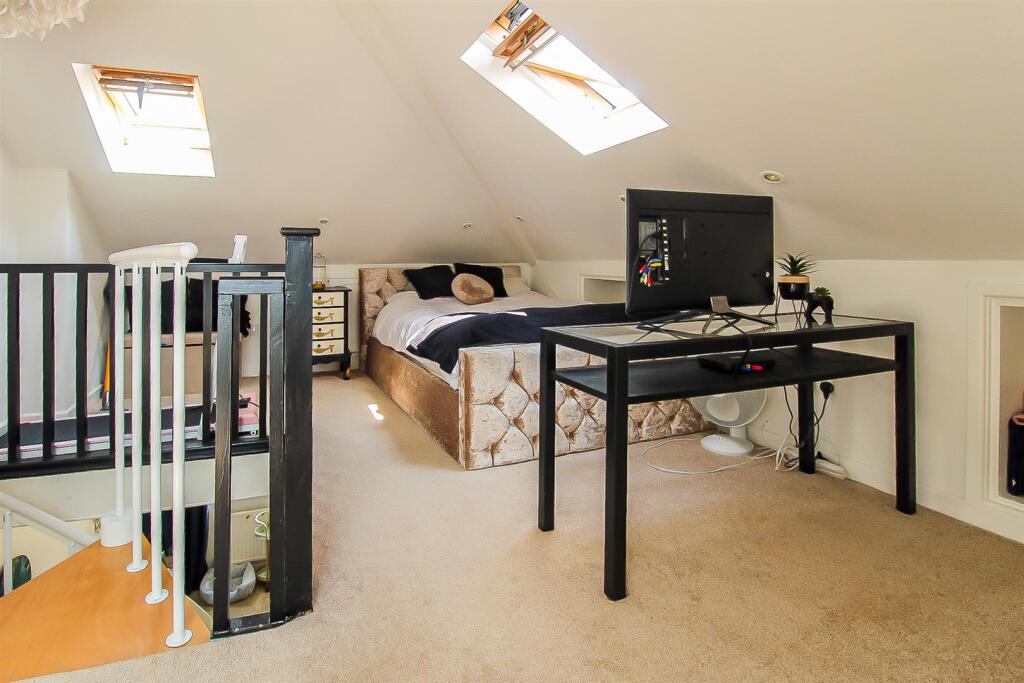 LOFT ROOM