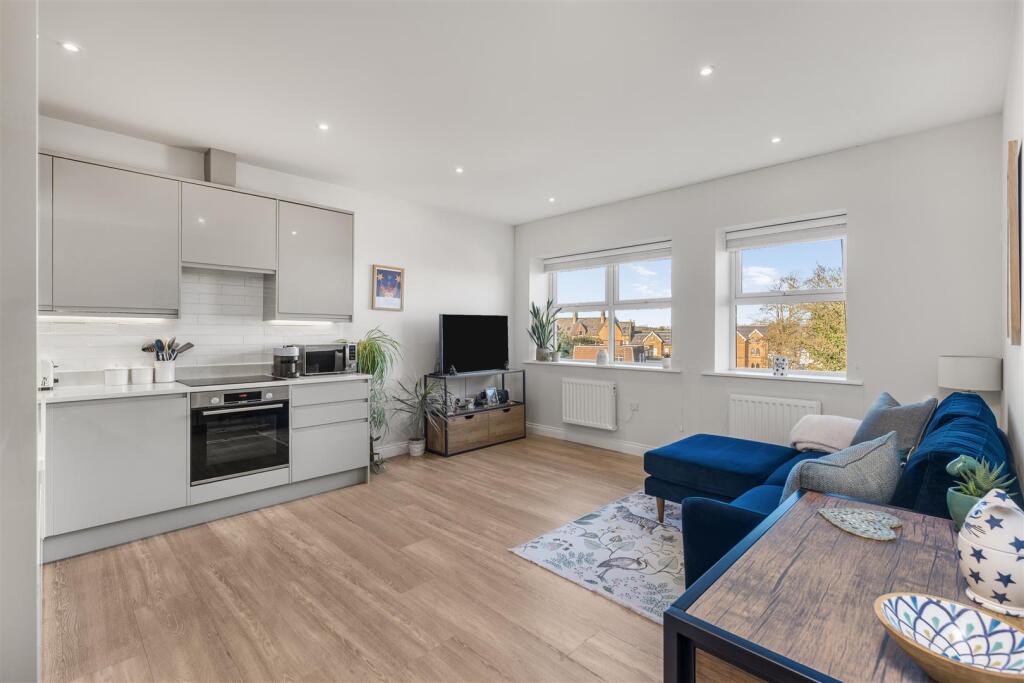 Flat 8, 30 Crouch Street, Banbury-8.jpg