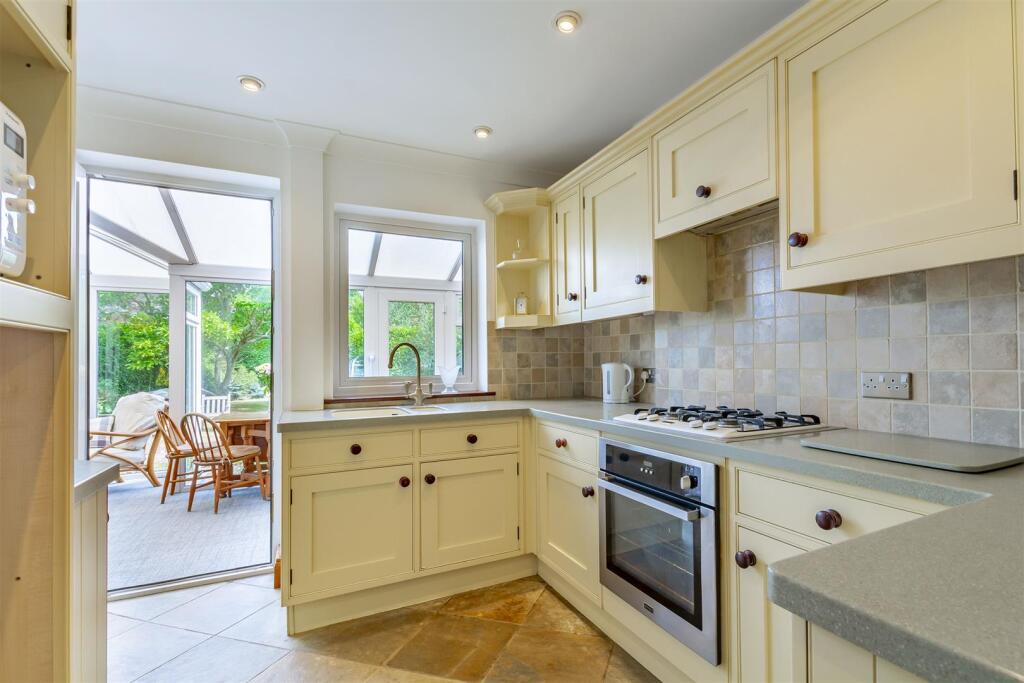 Kitchen (2)-HDR copy.jpg