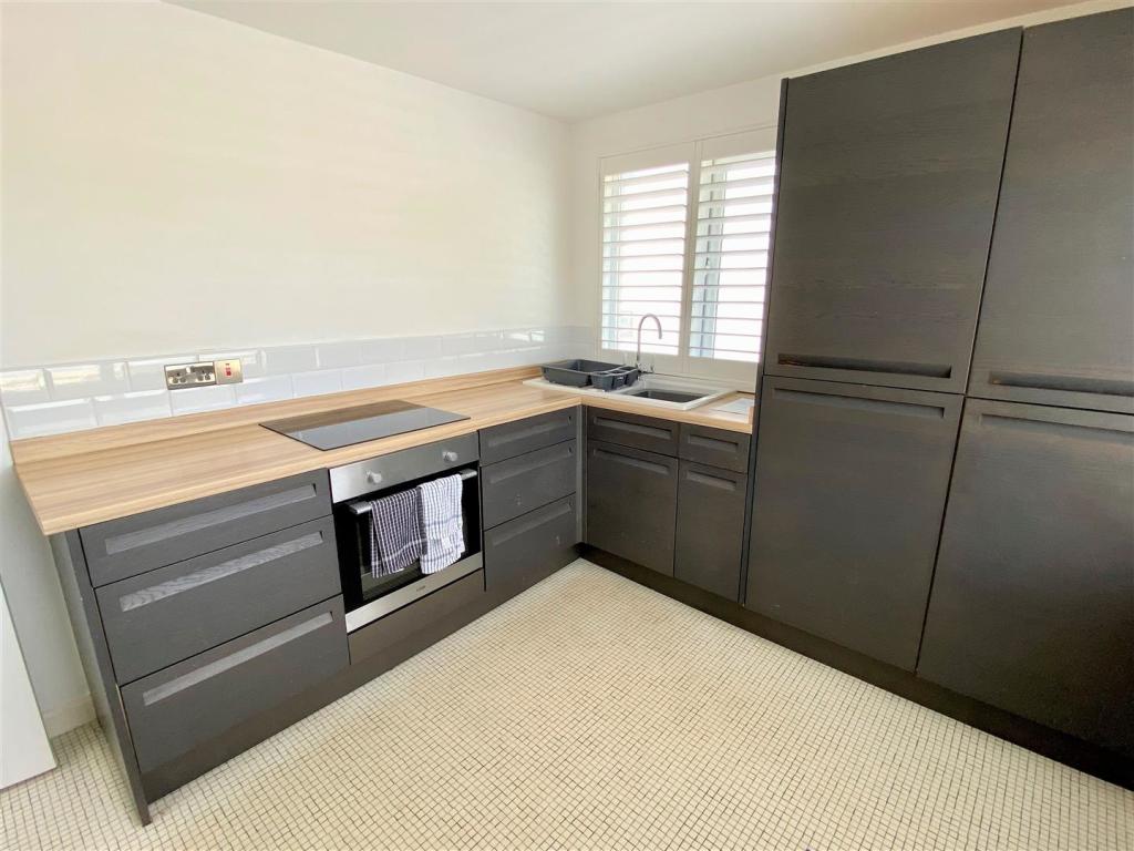 7 Riverside Court Kitchen