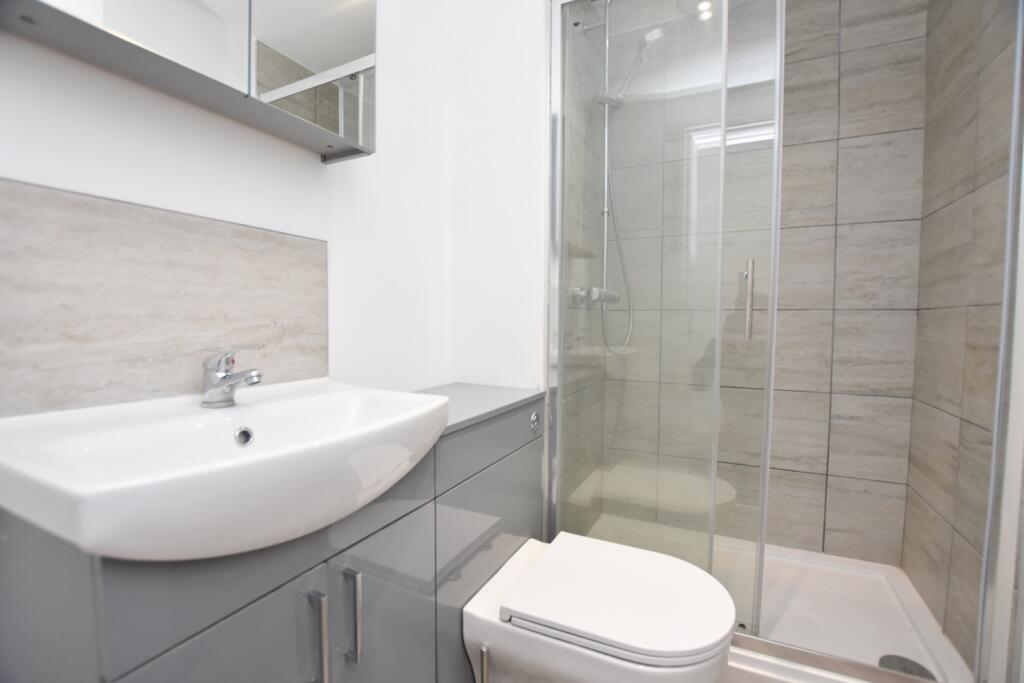 Bathroom 1 &amp; 2 (same layout)