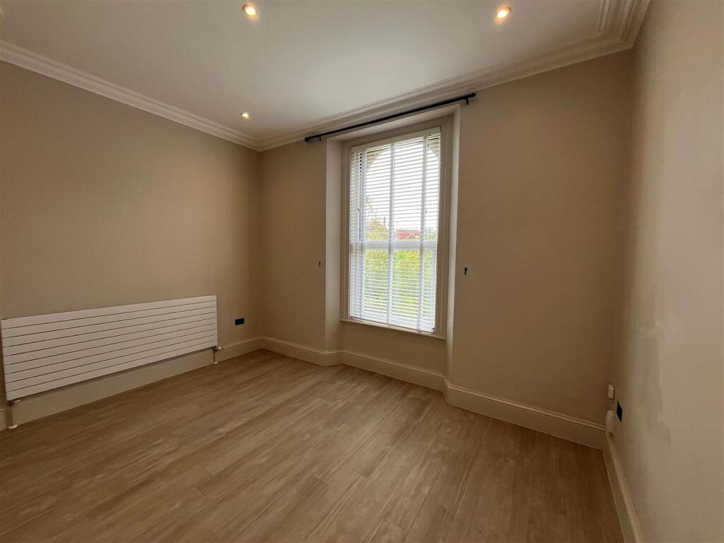 Bedroom 1 -1.jpg
