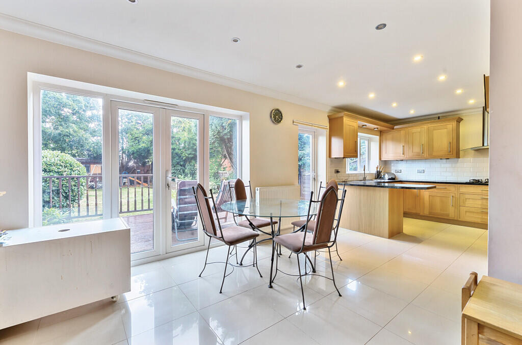 1328484-8-687f3ee...