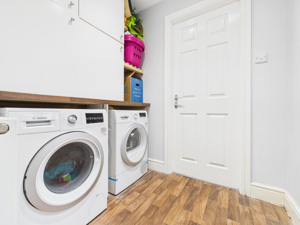 CAM03729G0-PR0165-STILL024