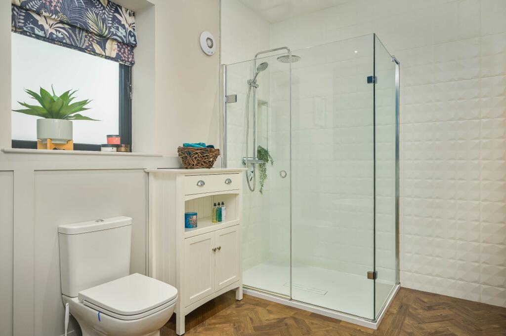 Master bedroom En-suite